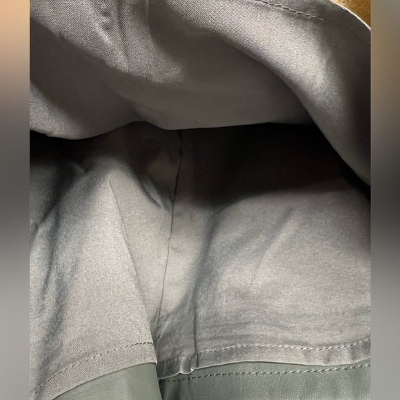 Lulu’s Olive Green vegan leather skirt Size L NWOT - Picture 9 of 13